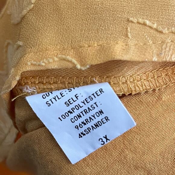 Siren Lily Sleeveless Top - Picture 4 of 4